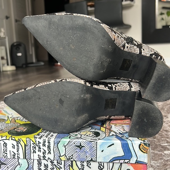 Jeffrey Campbell Raven Bootie, Sz 9 - Picture 5 of 7